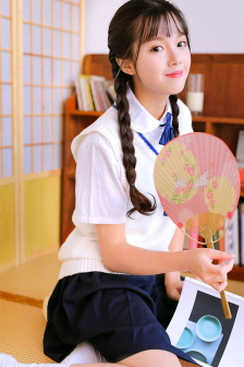 年轻漂亮少妇私密精油按摩保养